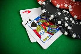 Pengguna mengakses slot online dan live casino gacorx melalui ponsel Android